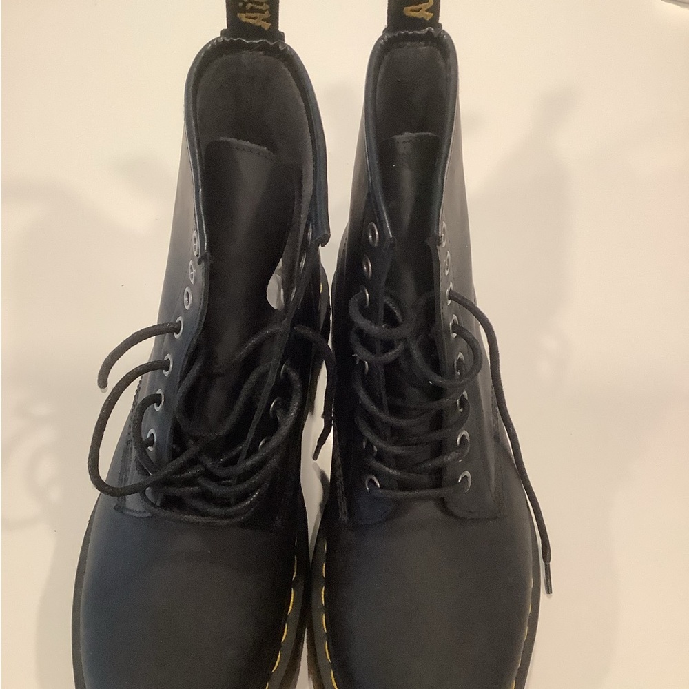 DR. MARTENS 1460 BLACK LEATHER COMBAT BOOTS